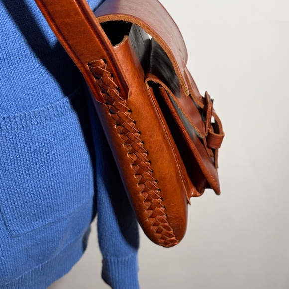 Classic Brown Leather Crossbody - Picture 4 of 11